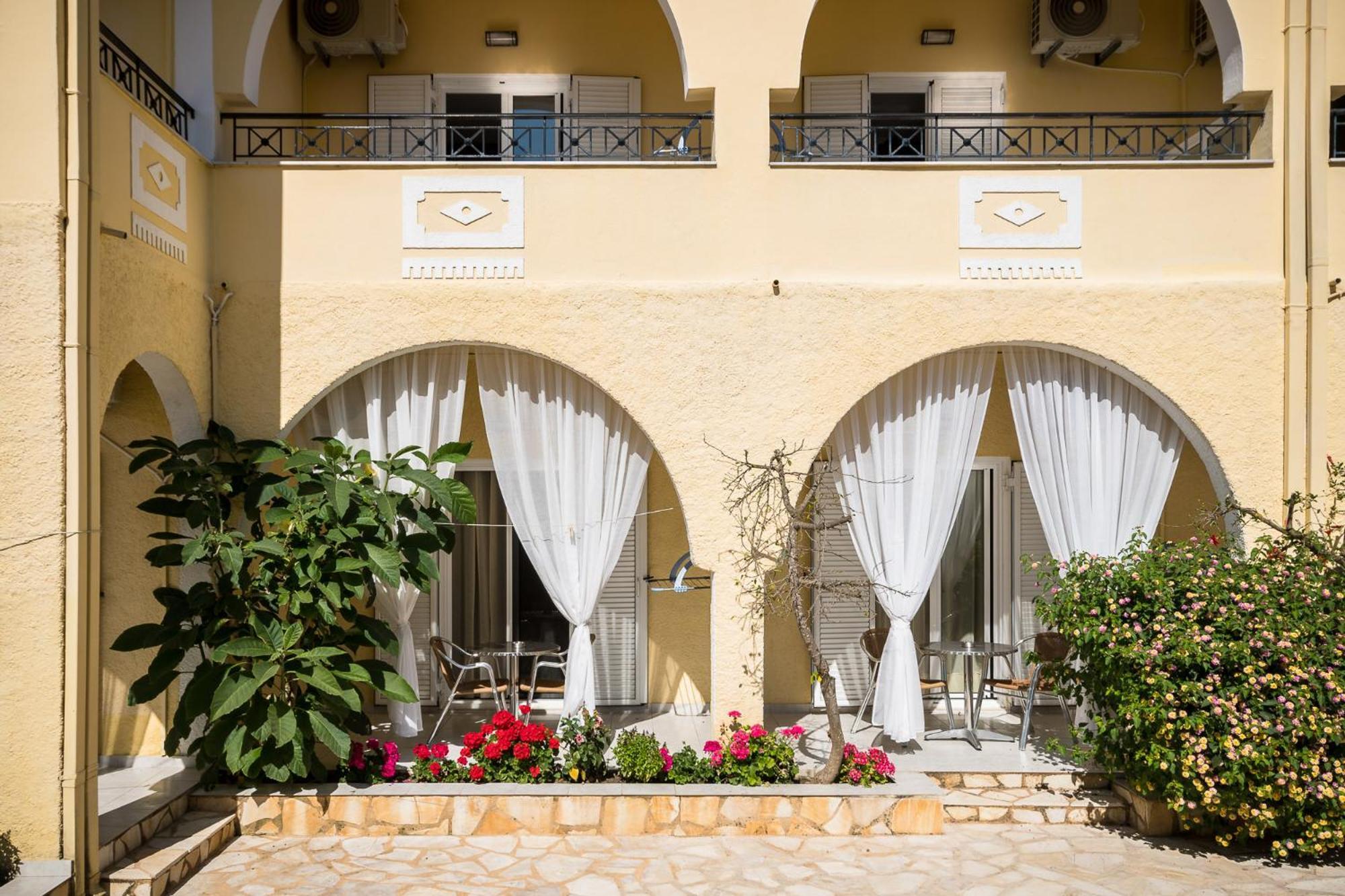 Konstantina Apartments Kávos Zewnętrze zdjęcie