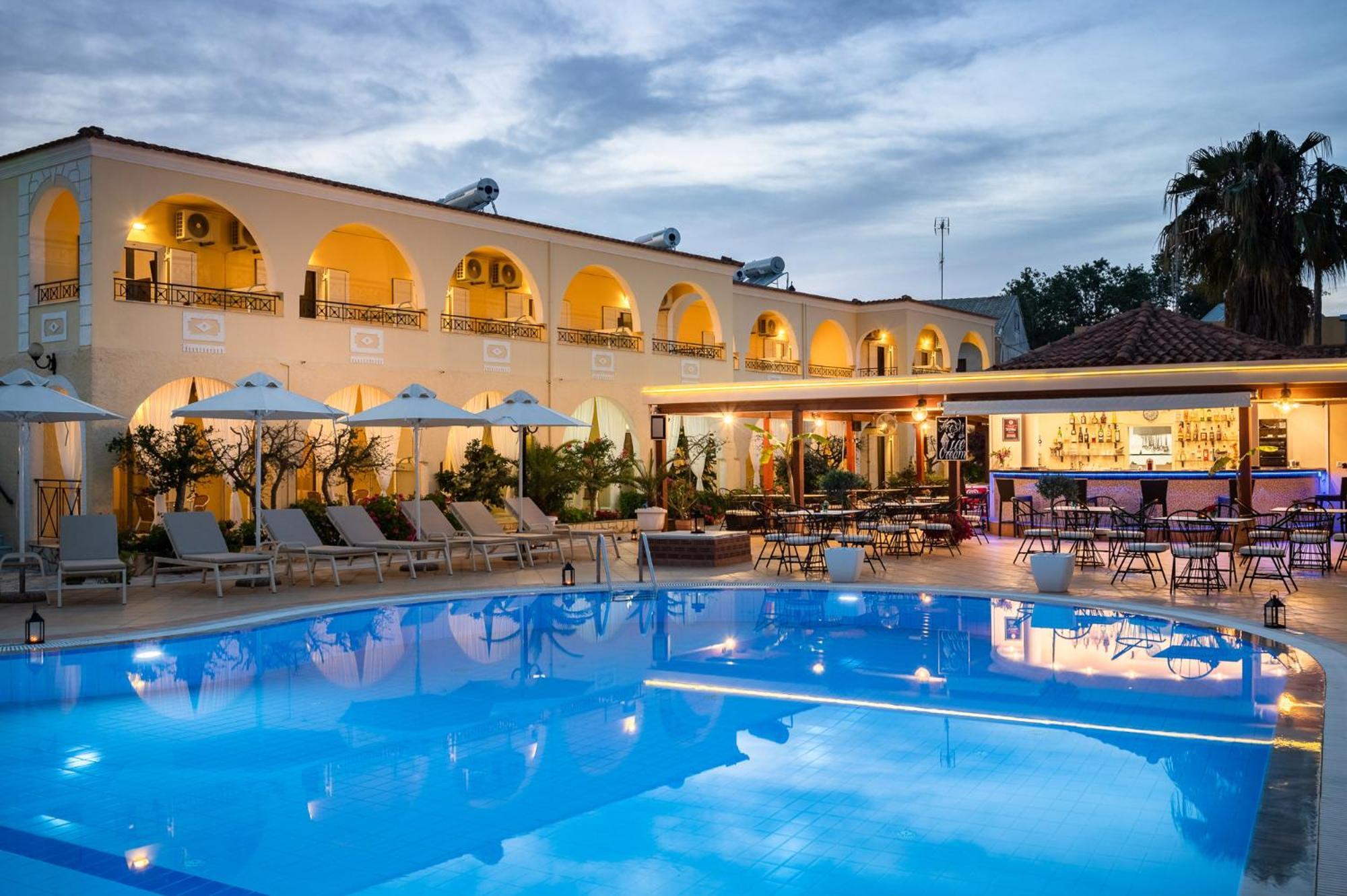 Konstantina Apartments Kávos Zewnętrze zdjęcie